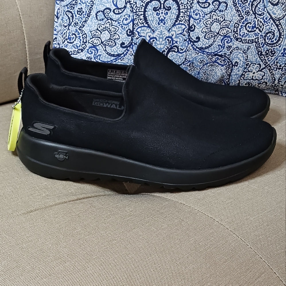 Skechers Go-Walk slip-on sneakers black NWT